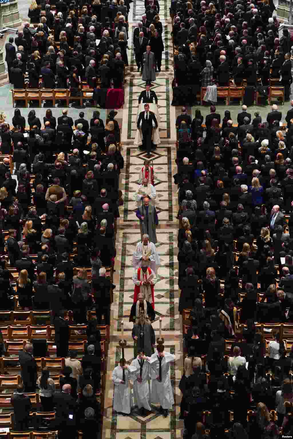 The casket of retired U.S. Supreme Court Justice Sandra Day O&rsquo;Connor is carried, during the funeral service at the Washington National Cathedral in Washington.