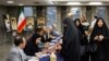 Iranski birači učestvuju na vanrednim predsjedničkim izborima kako bi izabrali nasljednika Ebrahima Raisija nakon njegove pogibije u padu helikoptera, u Iranskoj ambasadi, u Bagdadu, Irak, 28. juna 2024. REUTERS/Thaier Al-Sudani