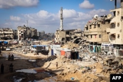 Šatori postavljeni za raseljene Palestince usled razaranja u Khan Yunisu, na jugu Pojasa Gaze, 16. maja 2024