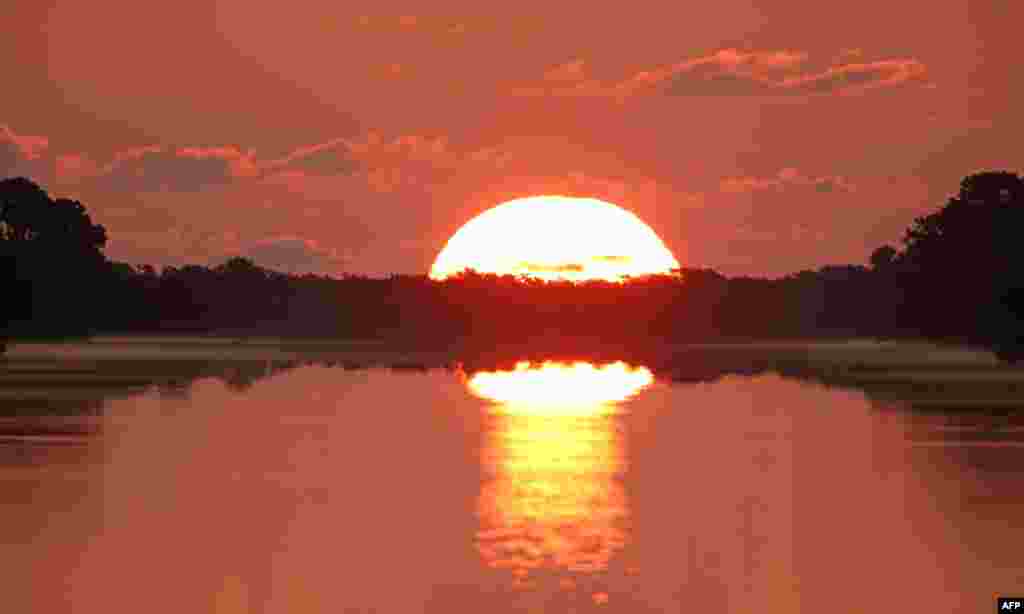 The sun rises along the Turning Basin at NASA&#39;s Kennedy Space Center in Cape Canaveral, Florida.
