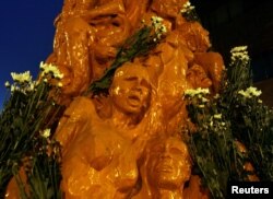 资料照：曾经展示在香港大学校园纪念8964天安门民主运动的一个雕塑的局部。