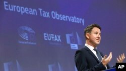 "Super bogati plaćaju proporcionalno manje poreza od drugih socioekonomskih grupa", rekao je francuski ekonomistta Gabriel Zucman novinarima.