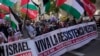 Ljudi marširaju tokom propalestinskog skupa u Madridu, Španija, 2. decembar 2023.