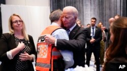 Prezident Co Bayden HƏMAS hücumları qurbanlarının yaxınları ilə Təl-Əvivdə görüşərkən. (18 oktyabr, 2023)
