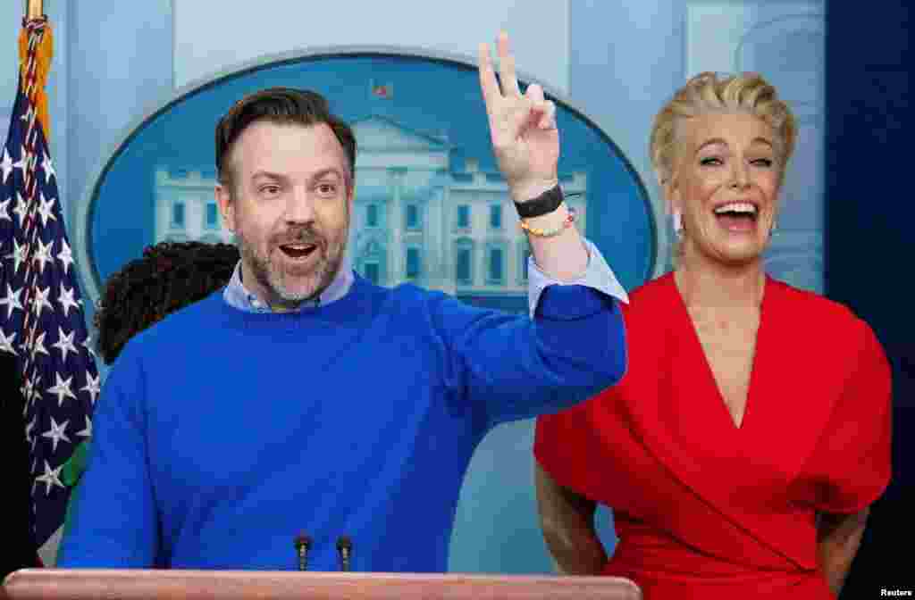 Hannah Waddingham reacts as Jason Sudeikis takes questions while the cast of Ted Lasso joined Press Secretary Karine Jean-Pierre at the daily press briefing to discuss the importance of addressing mental health to promote overall well-being, in the Brady Press Briefing Room at the White House in Washington, March 20, 2023.&nbsp;