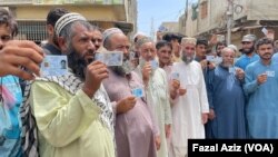 په کراچۍ کې مېشت قانوني اسناد لرونکي افغان کډوال