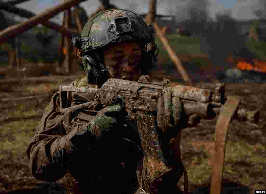 A Ukrainian serviceman attends an exercise in Chernihiv region, amid Russia&#39;s attack on Ukraine, May 15, 2023.