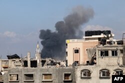 Dim se diže nakon izraelskog bombardiranja u Džabaliji u sjevernom pojasu Gaze 12. maja 2024. godine, usred tekućeg sukoba između Izraela i palestinskog pokreta Hamas.