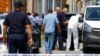 Policija u Daruvaru na mjestu masovne pucnjave. (Foto: Zeljko Puhovski/Cropix via AP)