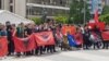 Protest Albanaca u Južnoj Mitrovici, 1. juna 2023. (Foto: VOA/Budimir Ničić)