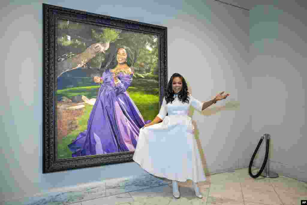 Oprah Winfrey stands next to her newly installed portrait in the Smithsonian&#39;s National Portrait Gallery during a portrait unveiling ceremony in Washington.