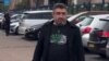 یکی از مهاجمان هوادار جمهوری اسلامی به معترضان در لندن.