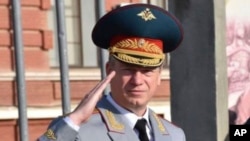 Na fotografiji bez datuma koju je 28. avgusta 2021. distribuirala Služba za štampu ruskog Ministarstva odbrane, general-potpukovnik Jurij Kuznjecov se vidi tokom vojne parade u Krasnodaru u Rusiji.