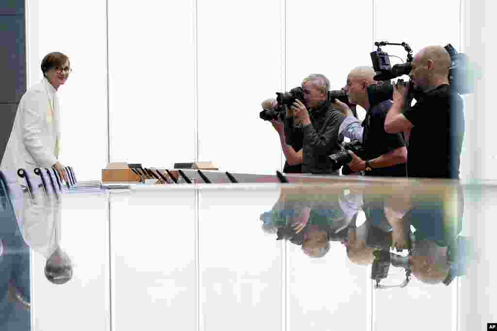 Germany&#39;s Science Minister Bettina Stark-Watzinger, left, arrives for a news conference to present the government&#39;s new strategy for supporting research into nuclear fusion, a technology some hope will some day provide almost unlimited, clean energy, in Berlin, Germany.