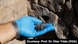 İçkale’de Amida Höyük’te 2018 yılında başlayan kazılarda bölgede M.Ö. 7000 ile 5000 yılları arasında çıkan üç yangının izleri bulundu