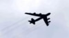 Američki bombarder B-52 Stratofortres nadleće Skoplje (Foto: AP Photo/Boris Grdanoski)