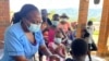Yiwa yara allaurar rigakafin Kyanda a lardin Manicaland (Twitter - @WHO_Zimbabwe)
