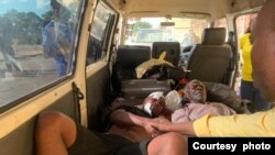 Laba ngabanye babasekeli bebandla likaMnu Nelson Chamisa, eleCitizens Coalition for Change (CCC) abalimeleyo ngemva kokuhlaselwa yizikliwi ezinakanelwa ukuthi ngamalunga eZanu PF emhlanganweni oqhutshelwe eKwekwe nguChamisa ngeSonto. (Pic Credit: CCC/Gift Ostallos Siziba)