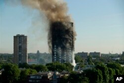Grenfell Kulesinde 2017'deki yangın.