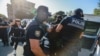 Arxiv fotosu: Polis zabitləri müxalifət fəallarını həbs edirlər. 30 sentyabr, 2022. Bakı, Azərbaycan.