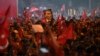 VOA Türkçe’nin konuştuğu Avrupalı uzmanlar, seçimlerin sürpriz sonuçlarının tüm Avrupa’ya Türk demokrasisinin dinamizmini kanıtladığına dikkat çekiyor ve bunun “Türk siyasi tarihinde bir dönüm noktası olma kapasitesine” vurgu yapıyor