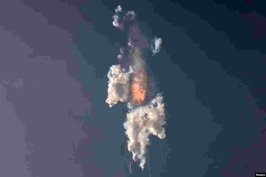 SpaceX&#39;s next-generation Starship spacecraft, atop its powerful Super Heavy rocket, explodes after its launch from the company&#39;s Boca Chica launchpad on a brief uncrewed test flight near Brownsville, Texas.&nbsp;