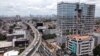 Kereta api dari sistem Mass Rapid Transit (MRT) melewati sebuah jalan di Jakarta, 10 Februari 2022. (BAY ISMOYO / AFP)