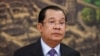 រូបឯកសារ៖ លោកនាយករដ្ឋមន្ត្រី ហ៊ុន សែន នៅក្នុងជំនួបជាមួយរដ្ឋមន្ត្រីការបរទេសរុស្ស៊ី នៅវិមានសន្តិភាព ក្នុងរាជធានីភ្នំពេញ កាលពីថ្ងសទី ៤ ខែសីហា ឆ្នាំ ២០២២។ (Photo by HANDOUT / RUSSIAN FOREIGN MINISTRY / AFP)