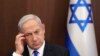 Perdana Menteri Israel Benjamin Netanyahu menghadiri rapat kabinet mingguan di Yerusalem, 25 Juni 2023. Netanyahu akan menjalani operasi prostat pada Minggu, 29 Desember 2024. (Foto: Abir Sultan/Pool Photo via AP)