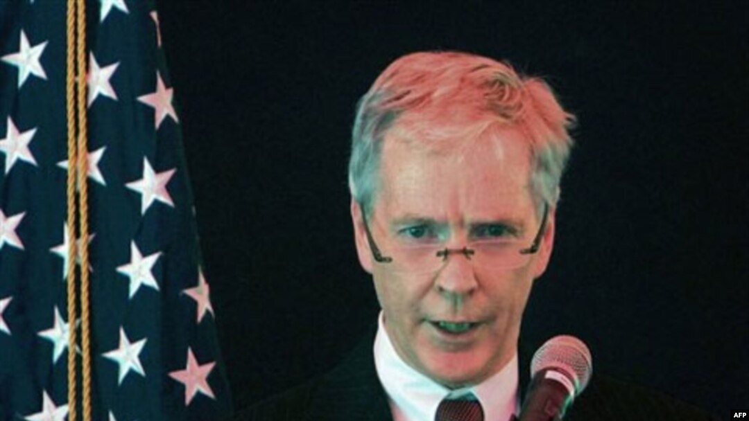 2002 yilda Kobulda Amerika elchixonasini qayta ochgan, Iroq va Pokistonda elchi bo'lgan Kroker urush nima ekanini yaxshi biladi