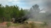 Фото: українські військові проводять постріли з гаубиць M777, червень 2022 року