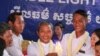 លោក​ ញឹម សារ៉ុម ដែល​ជា​បេក្ខជន​មេឃុំ​ជាប់​ឆ្នោត​ម្នាក់ ​ក្នុង​ចំណោម​ ៤ ​នាក់​របស់​គណបក្ស​ភ្លើងទៀន នៅខេត្តកំពង់ធំ។ (ស៊ុន ណារិន/វីអូអេ)