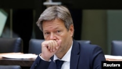 Німецький міністр економіки Роберт Габек вважає, що попередні дії російського Газпрому не додають йому впевненості про гарантованість газопостачання.