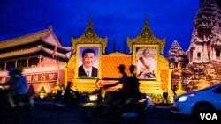 FILE: A decoration of a portrait of Chinese president Xi Jinping, chief of Community Party ( L) and a portrait of Cambodian king Norodom Sihamoni ( R) to welcome president Xi to Cambodia on the corner of Sotharos Blvd and Sihanouk Blvd in Phnom Penh on Thursday, October 13, 2016. (Leng Len/VOA Khmer)