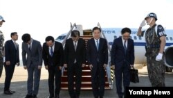 韩国总统特使一行2018年9月5日前往平壤访问呢（韩通社）