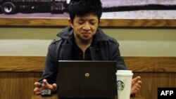 A man uses his computer in a coffee shop in Shanghai, (File photo).