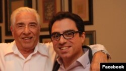 باقر نمازی (چپ) به تازگی برای درمان به مرخصی آمده اما پسرش سیامک همچنان زندانی است. 