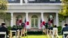 日本首相菅义伟取消访问印度和菲律宾计划