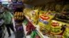印度班加罗尔一家商店里带“美极”（Maggi）商标面条。
