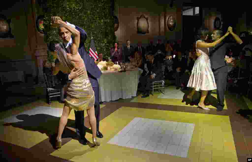 President Barack Obama and first lady Michelle Obama, right, dance the tango with tango dancers during the State Dinner at the Centro Cultural Kirchner in Buenos Aires, Argentina, March 23, 2016.