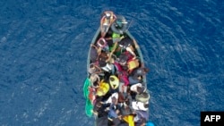 Yon bato ki chaje ak imigran