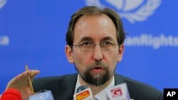 ARSIP - Komisi Tinggi PBB untuk HAM, Zeid Ra’ad al-Hussein berbicara dengan media di Kolombo, Sri Lanka, hari Selasa, 9 Februari 2016 (foto: AP Photo/Eranga Jayawardena)