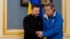 Президент України Володимир Зеленський і генеральний директор Міжнародного агентства з атомної енергії (МАГАТЕ) Рафаель Маріано Гроссі під час зустрічі в Києві, 4 лютого 2025 року. (Фото: Тетяна ДЖАФАРОВА / AFP)
