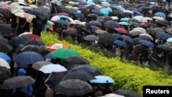 抗议者参加示威，要求香港政府撤回修订可把嫌疑人送往中国的《逃犯条例》的方案。(2019年6月17日)