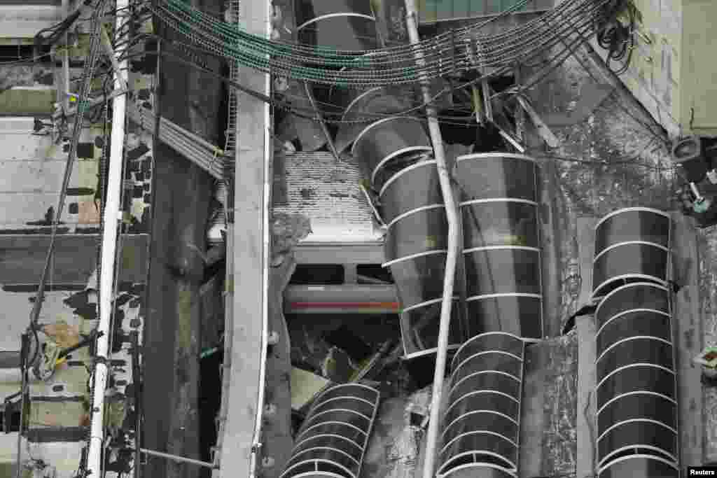 Sebuah kereta komuter menabrak stasiun kereta di kota Hoboken, New Jersey hari Kamis (29/9) pagi menewaskan 1 orang dan melukasi lebih dari 100 orang.