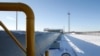 Pipa gas di stasiun pompa Gazprom untuk mengekspor gas, 13 Januari 2009. (Foto: Denis Sinyakov/Reuters)