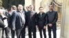 Oqtay Gülalıyev Baş Prokurorluğun binası qarşısında 