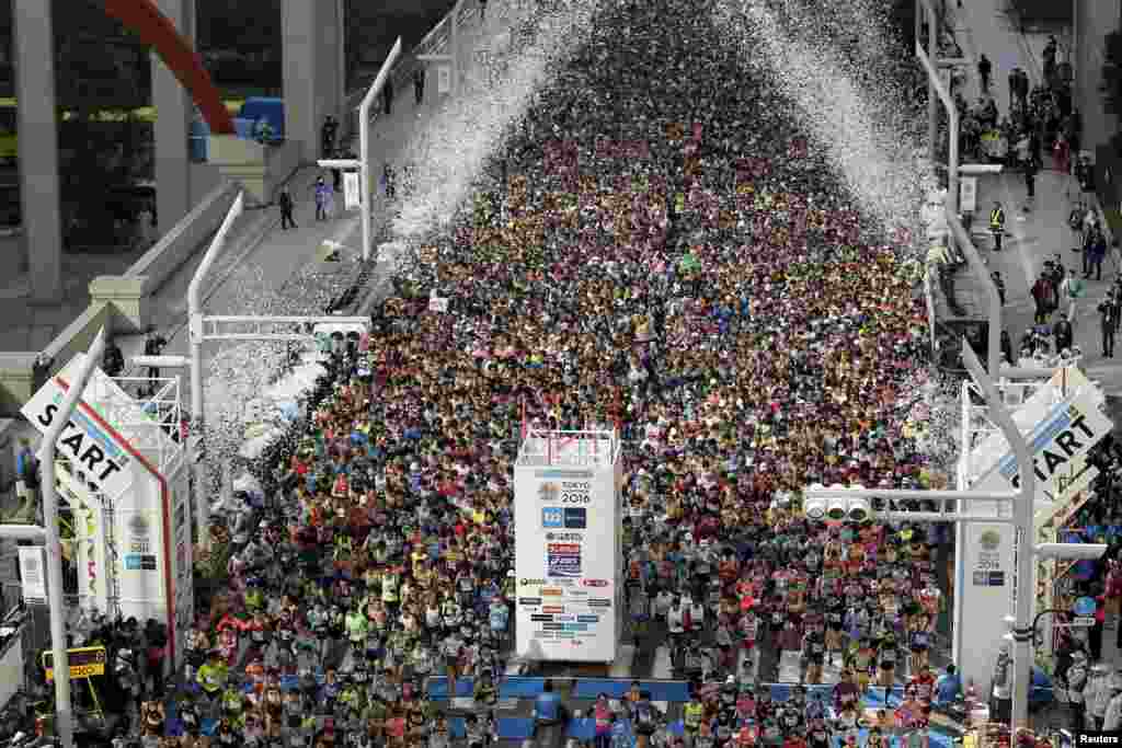 Runners fill the street in front of the Tokyo Metropolitan government building at the start of the Tokyo Marathon 2016 in Tokyo, Japan.