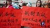 王府井彩灯迎圣诞 大学生穿汉服抵制洋节
