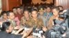 Presiden Jokowi menjawab wartawan seusai membuka Rakor Darurat Narkoba Tahun 2015 di Hotel Bidakara Jakarta, 4 Februari 2015. (Foto: VOA/Andylala)
